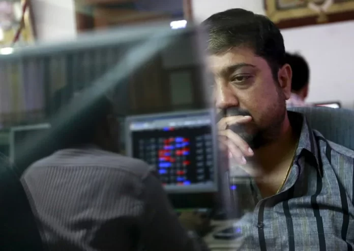 A broker reacts while trading at his computer terminal at a stock brokerage firm in Mumbai, India, August 24, 2015. REUTERS/Danish Siddiqui/Files