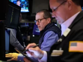 Traders work on the floor of the New York Stock Exchange (NYSE) in New York City, U.S., August 29, 2023. REUTERS/Brendan McDermid